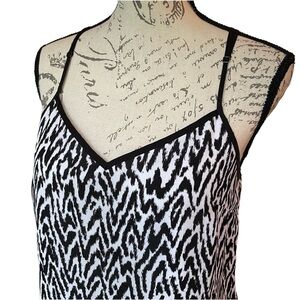 Banana Republic Black & White Abstract Tank Top Adjustable Straps Flowy V Neck